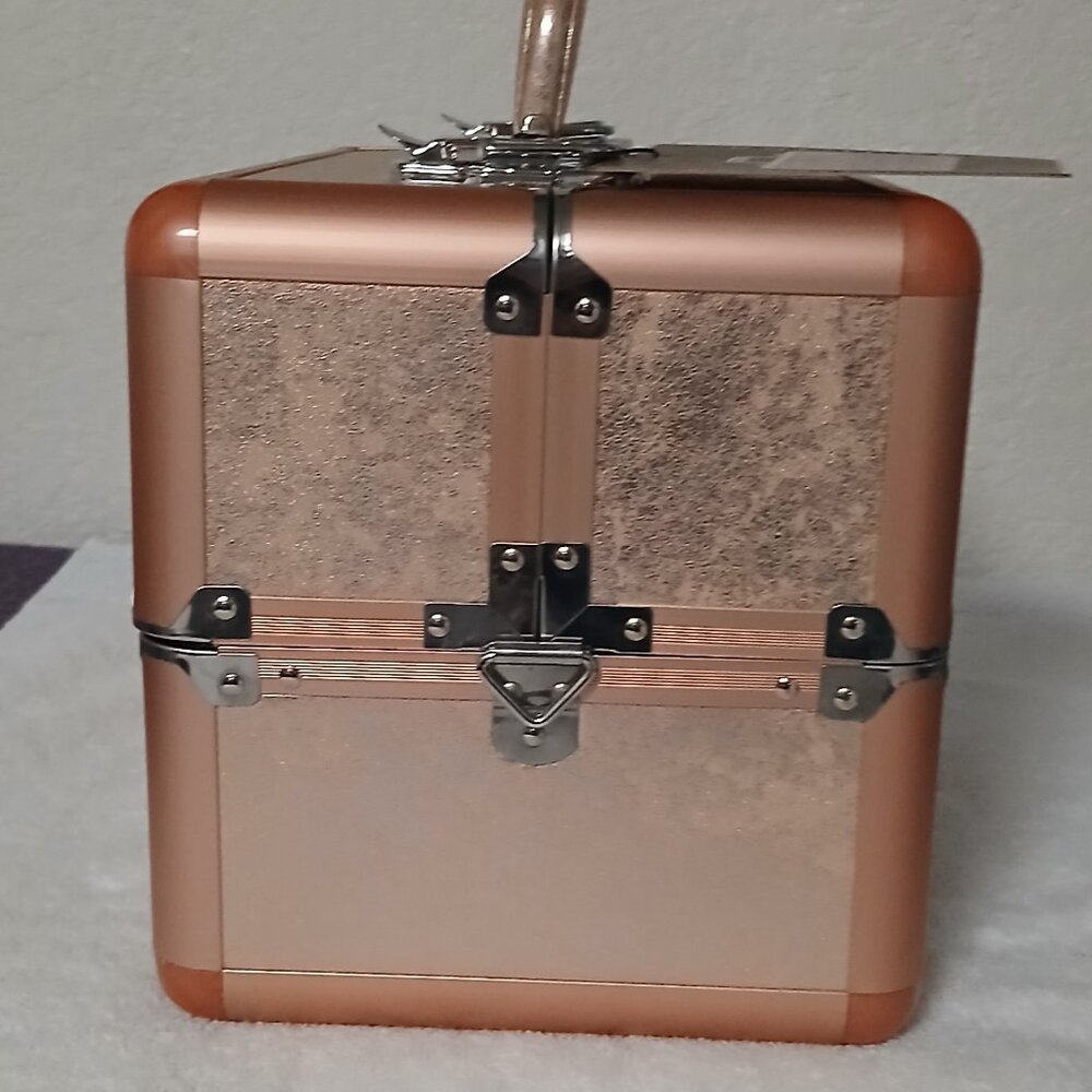 Sephora Metallic Rose Gold Make Up Train Case -- NWT w/shoulder strap and keys! - Picture 3 of 10